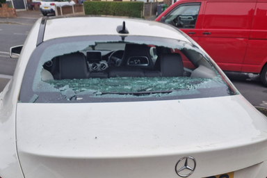 Rear window replacement of a Mercedes CLA
