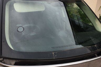 Mini Cooper with the bended windscreen get a crack repaired