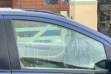 sidewindow replaced after vandalism in the driveway